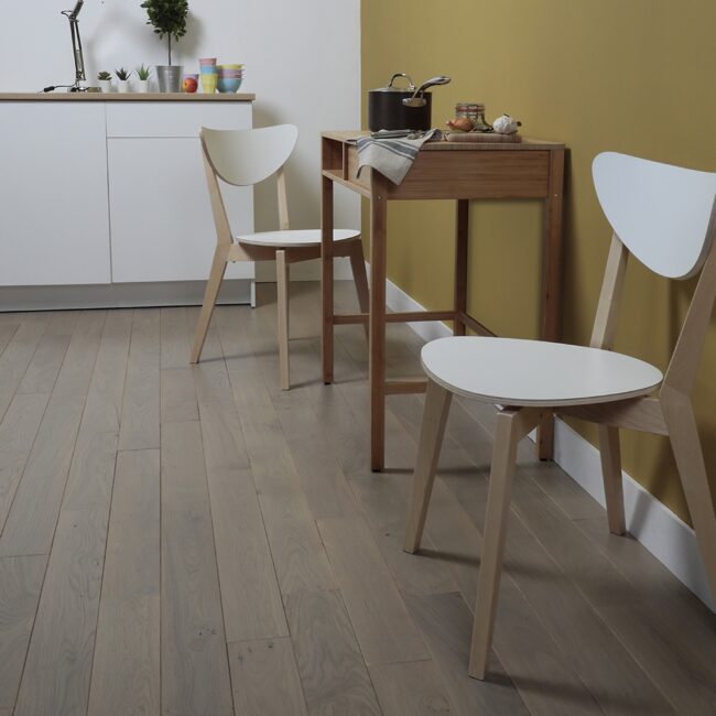 Quelle meilleure finition pour votre parquet : huile ou vernis ?